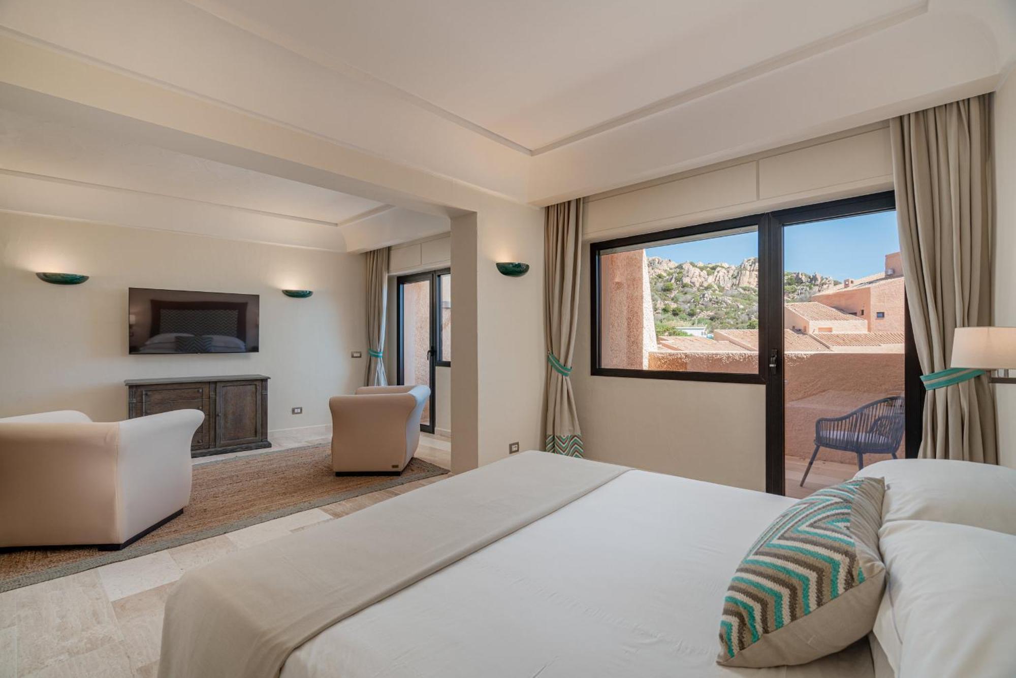 Hotel Cala Lunga La Maddalena  Exterior photo